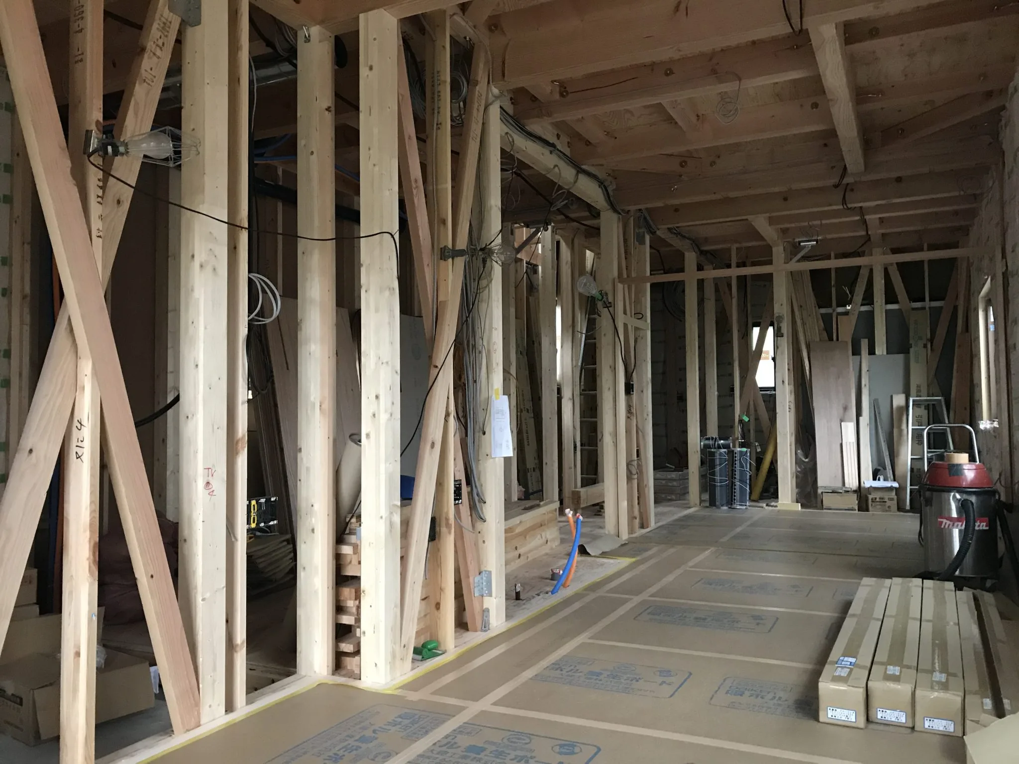 大工工事・外壁施工中