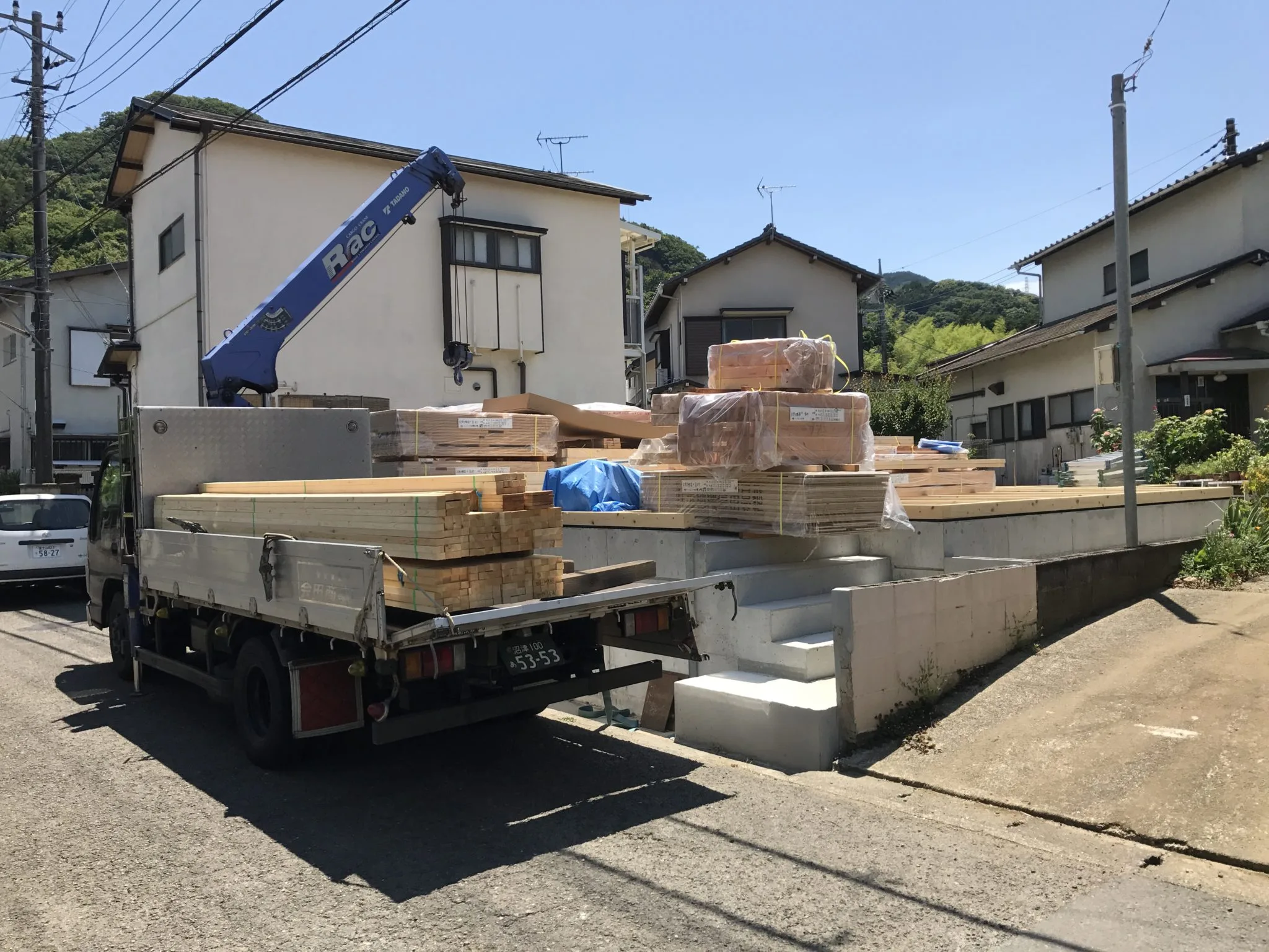 土台施工・木材搬入