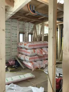 長泉町M様邸大工工事中（断熱材施工）