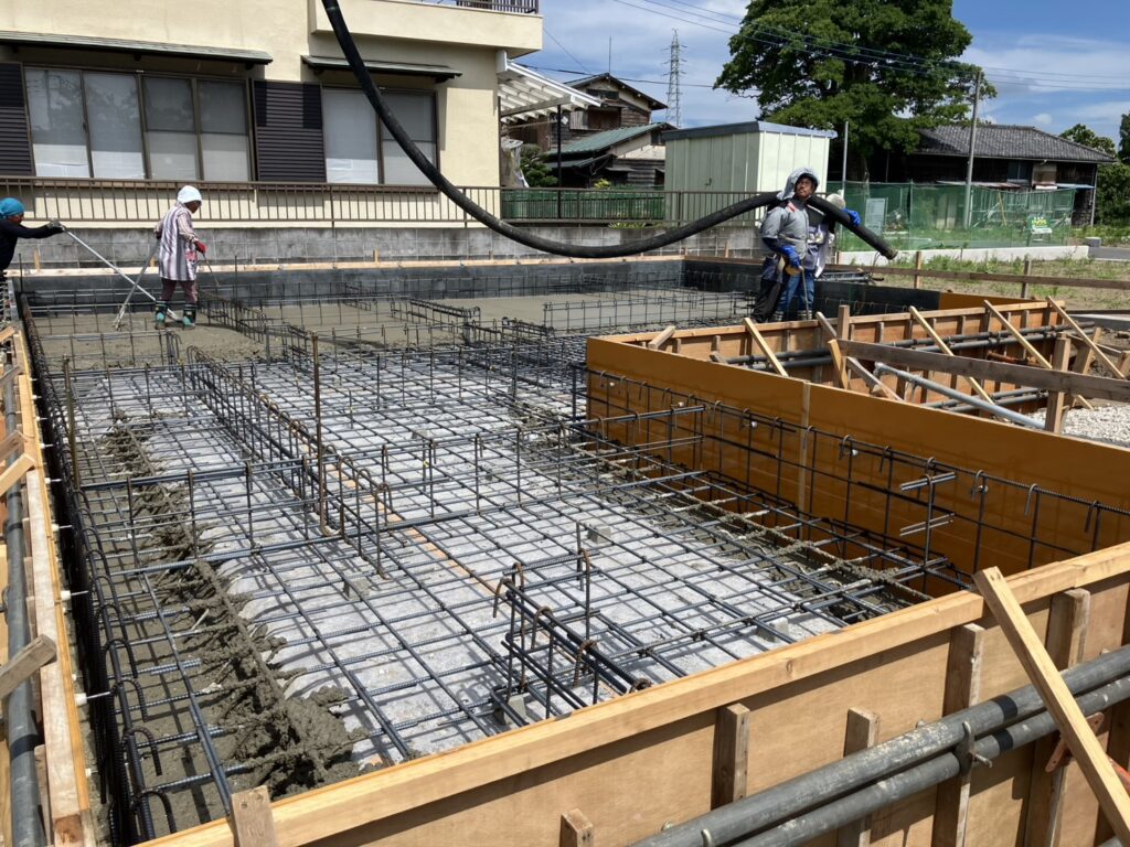 コンクリート打設中